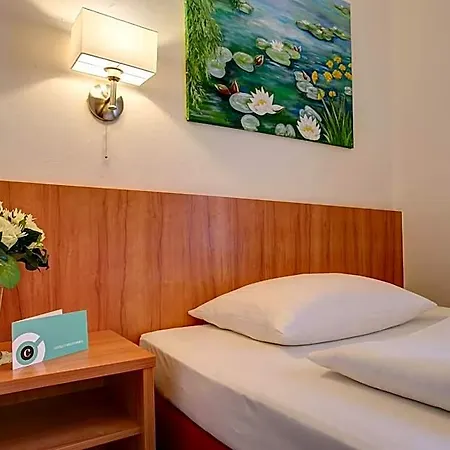 Trip Blankenburg מלון 3*